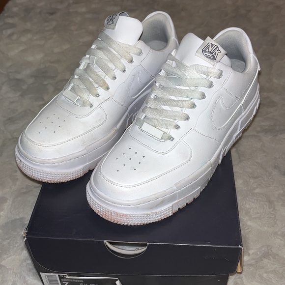 Nike shoes - Picture 2 of 3